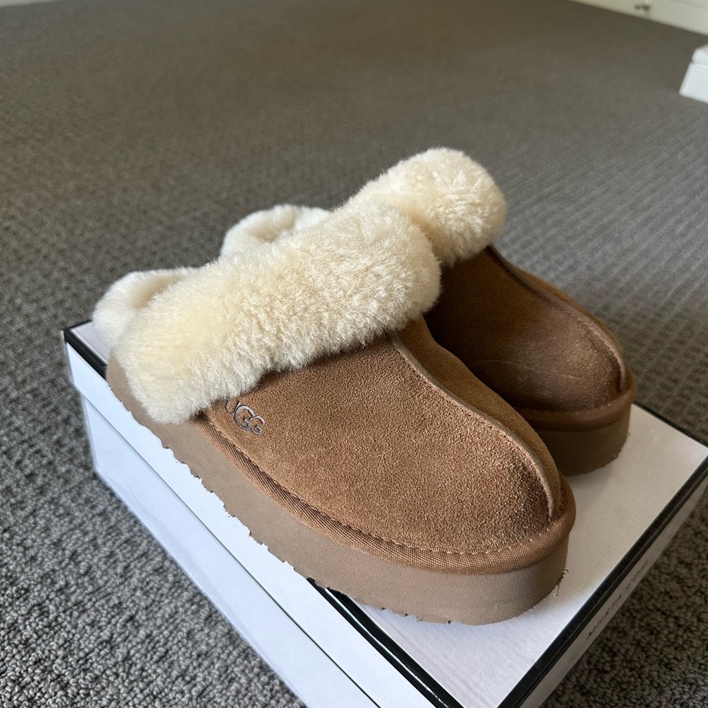 Ugg slippers sz 7